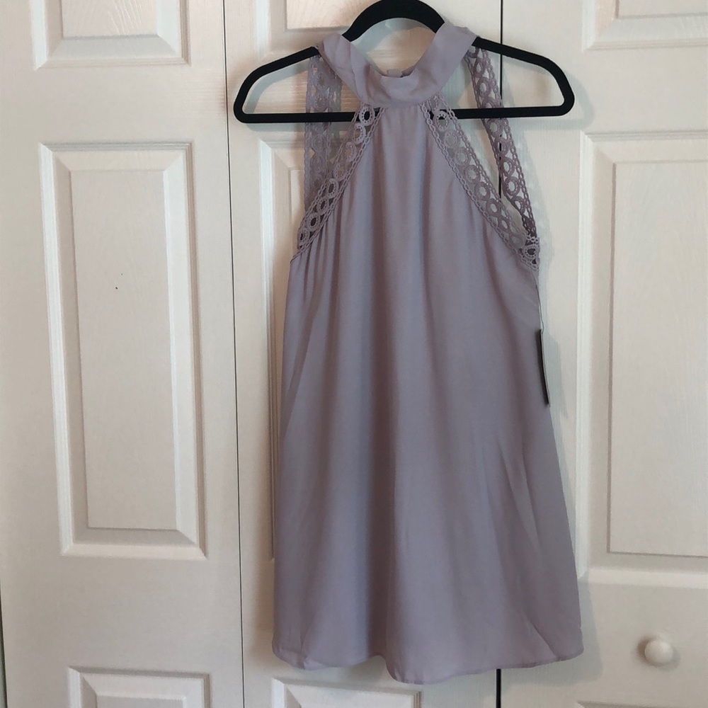 Lulu’s lilac/gray backless dress.
